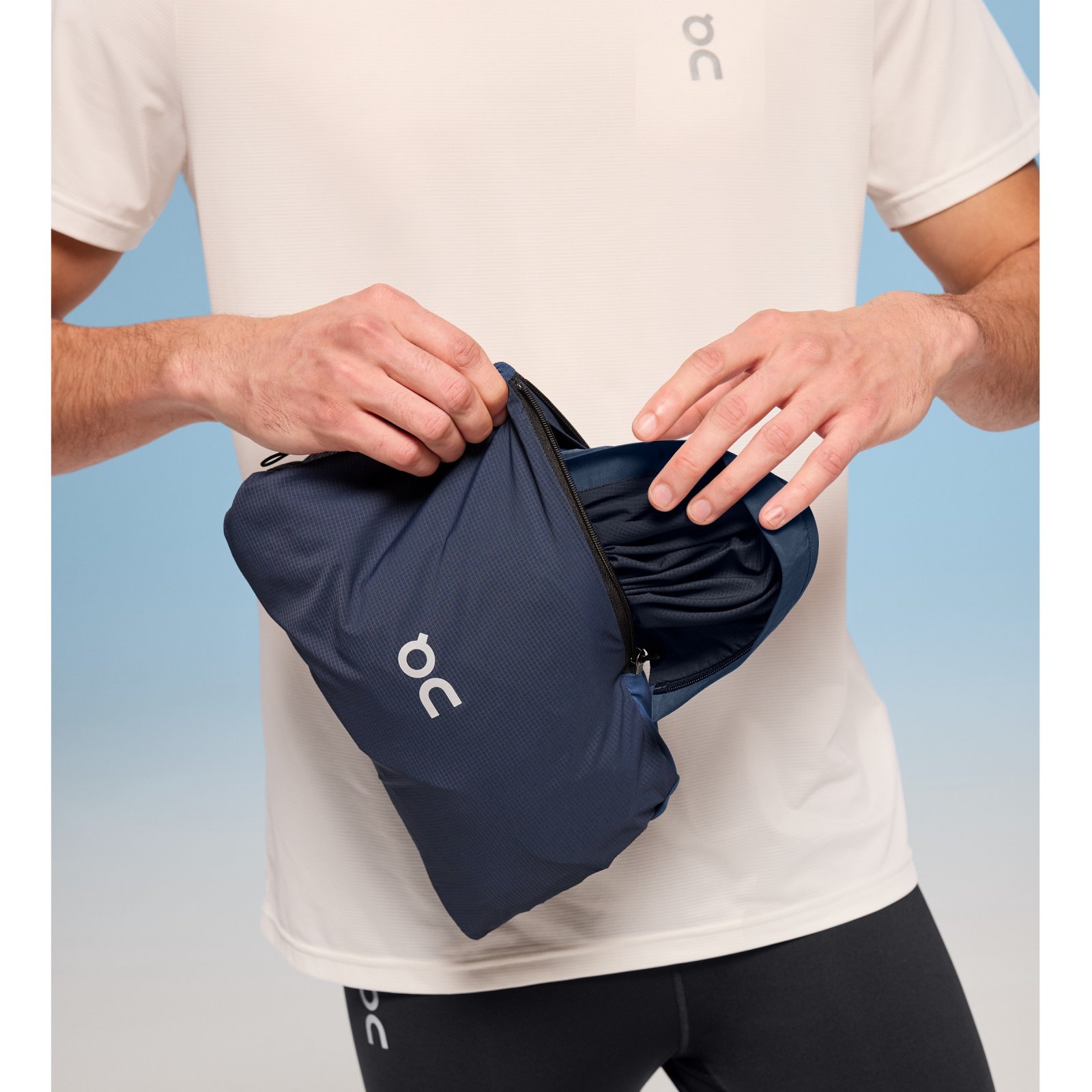 On Cloud - jacheta sport pentru barbati cu fermoar si gluga Core Jacket - albastru Denim Navy