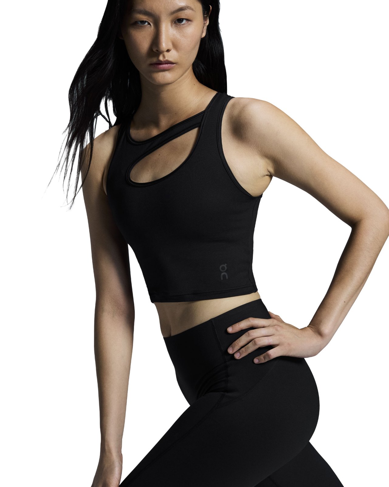 On - bustiera - Studio Cut-Out Crop W - Black
