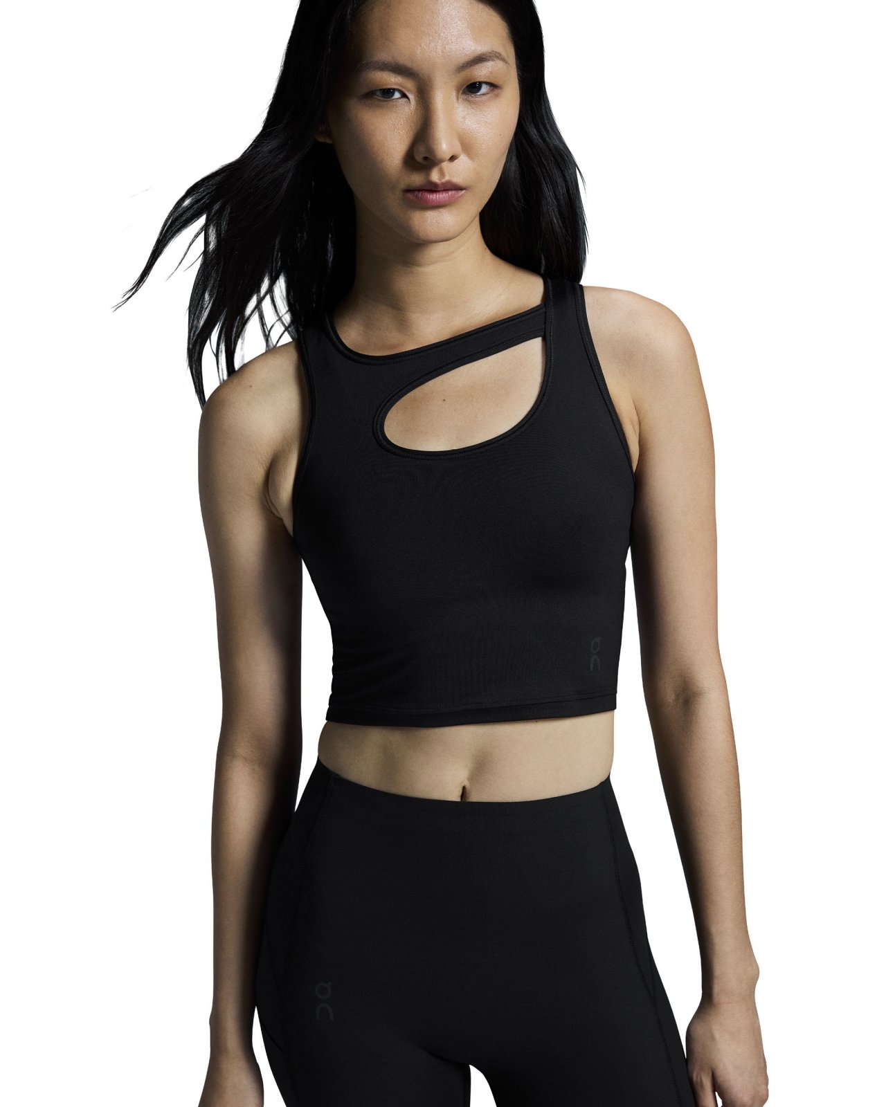 On - bustiera - Studio Cut-Out Crop W - Black