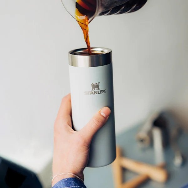 Stanley - termos mic calatorie The Aerolight Transit Mug - gri deschis metalic - 470 ml