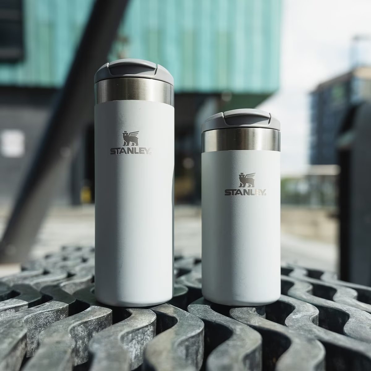 Stanley - termos mic calatorie The Aerolight Transit Mug - gri deschis metalic - 470 ml